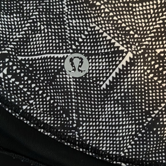 Lululemon Two With One Mid-Rise Short - Reversible - Picture 7 of 8